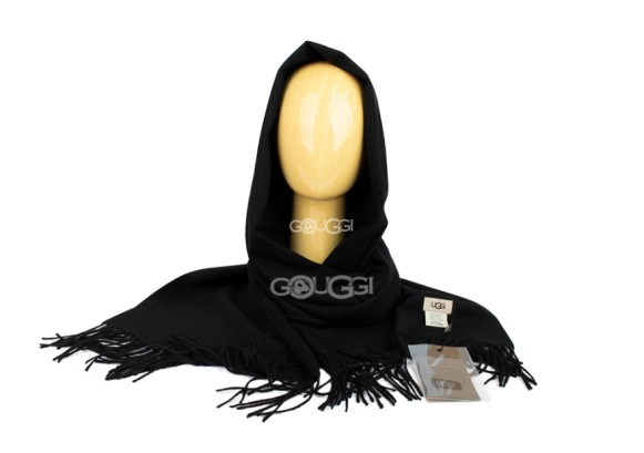 Чёрный шарф UGG
